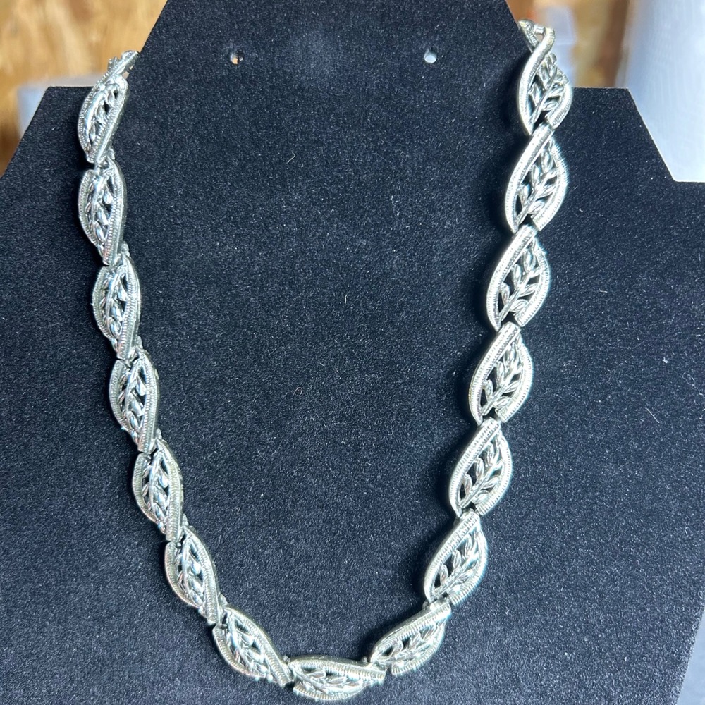 Vintage Sarah Coventry Silver Tone Leaf Link Choker Necklace 16.5"